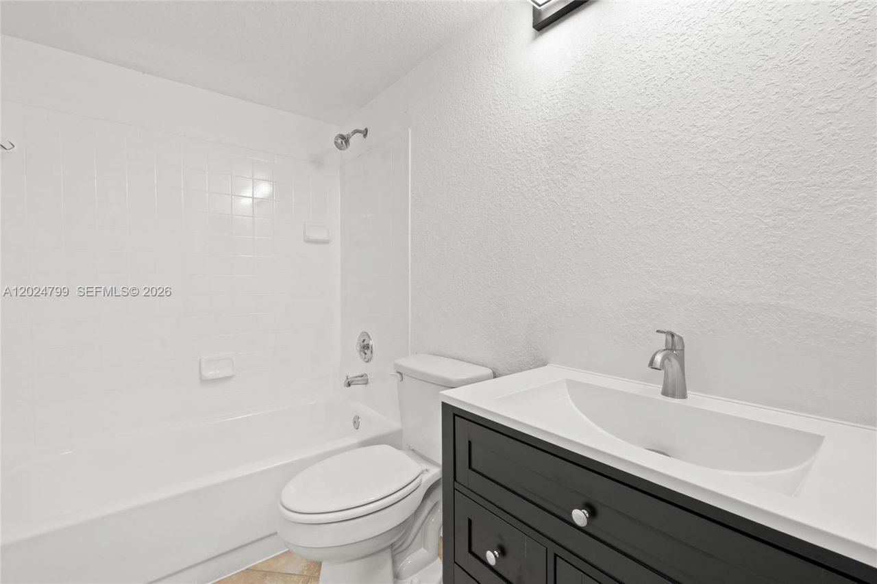 1025 Coral Club Dr, Unit 1025, Coral Springs, FL 33071 Photo