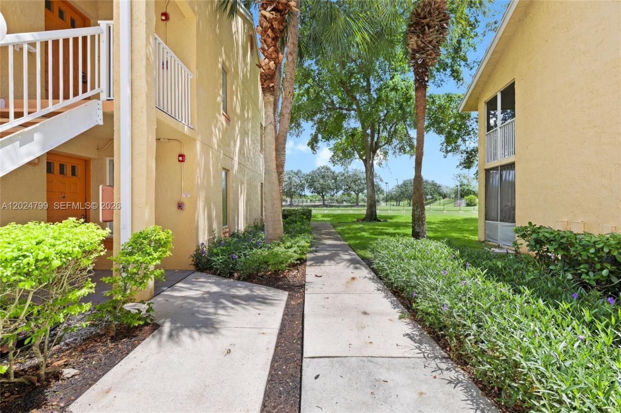 1025 Coral Club Dr, Unit 1025, Coral Springs, FL 33071 Photo