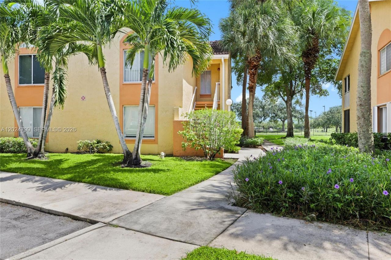 1025 Coral Club Dr, Unit 1025, Coral Springs, FL 33071 Photo