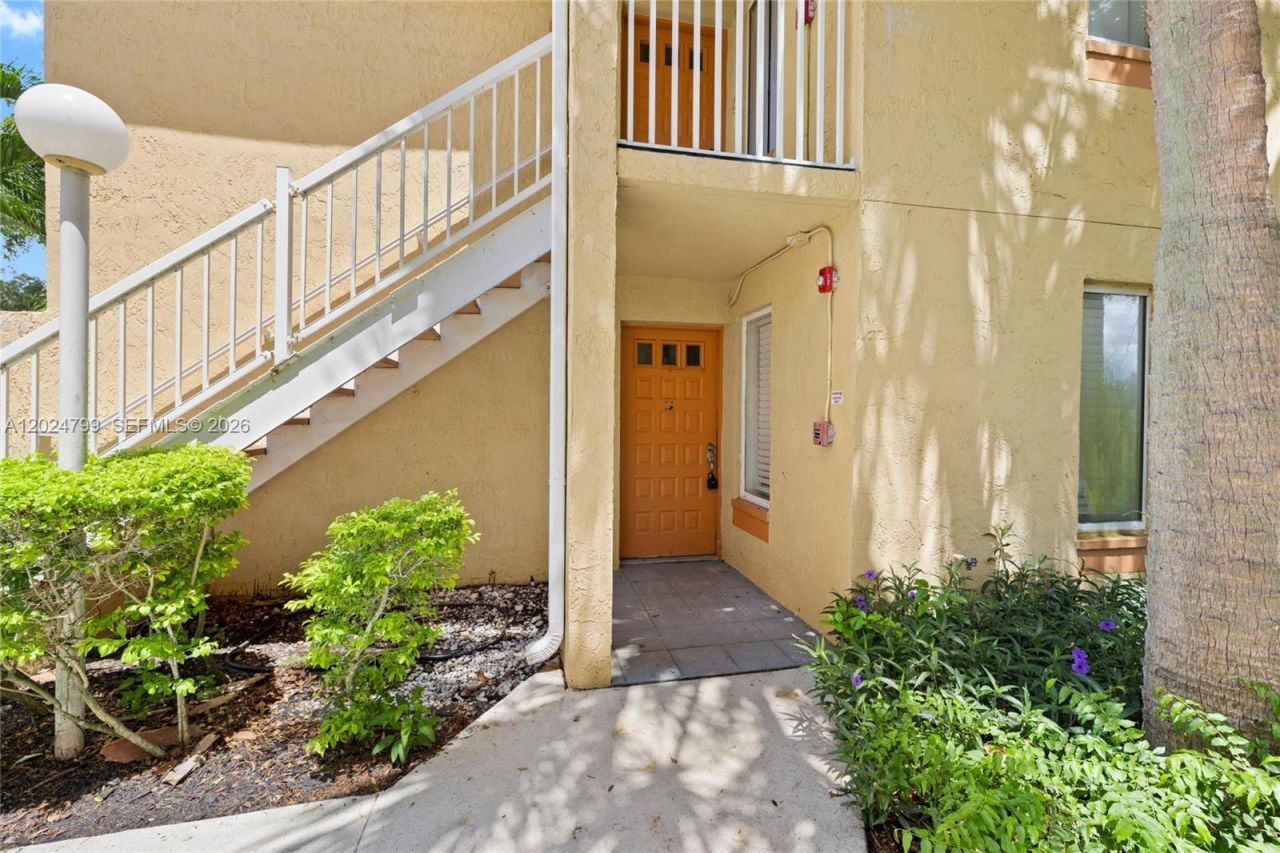 1025 Coral Club Dr, Unit 1025, Coral Springs, FL 33071 Photo
