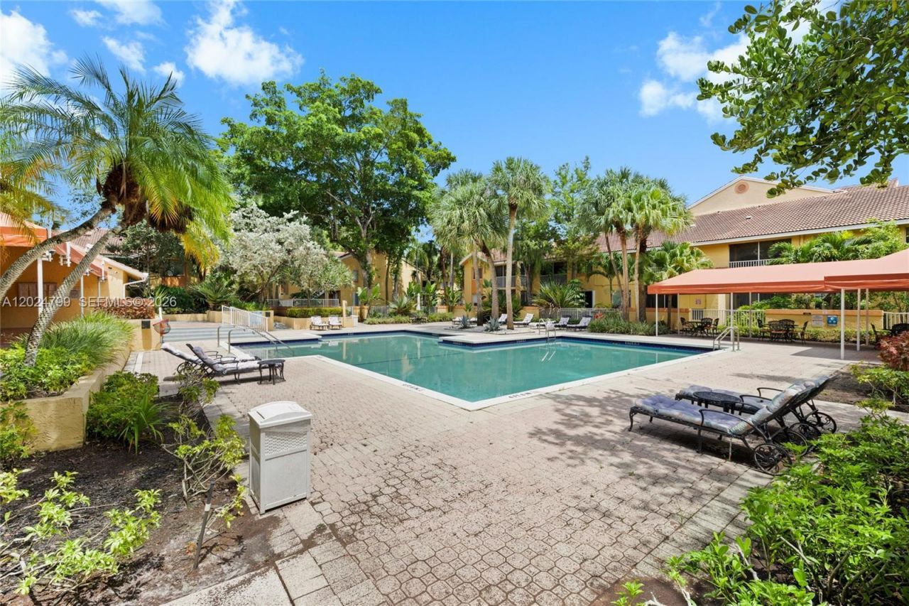 1025 Coral Club Dr, Unit 1025, Coral Springs, FL 33071 Photo