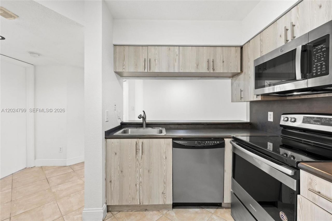 1025 Coral Club Dr, Unit 1025, Coral Springs, FL 33071 Photo