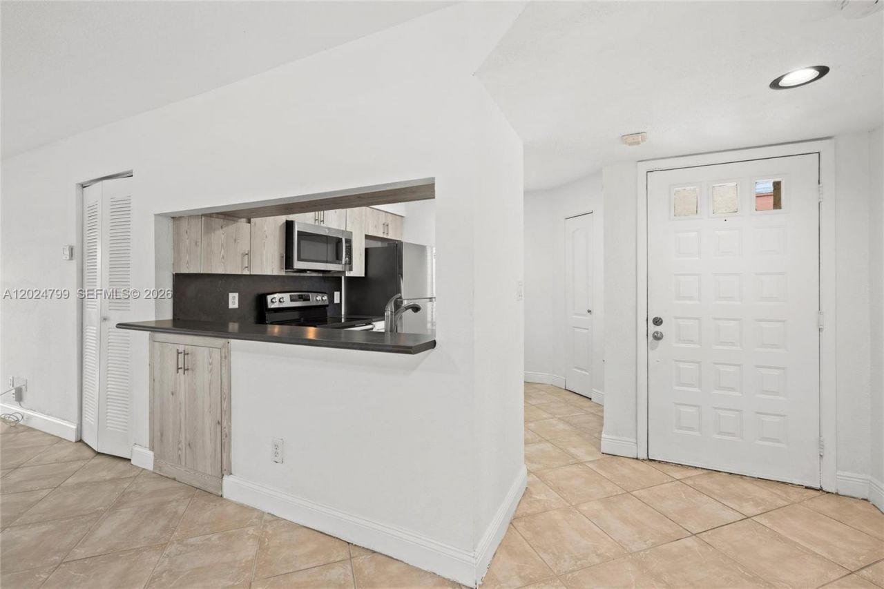 1025 Coral Club Dr, Unit 1025, Coral Springs, FL 33071 Photo