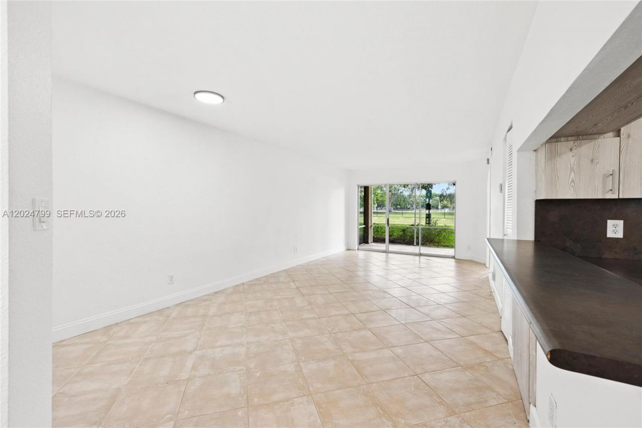 1025 Coral Club Dr, Unit 1025, Coral Springs, FL 33071 Photo