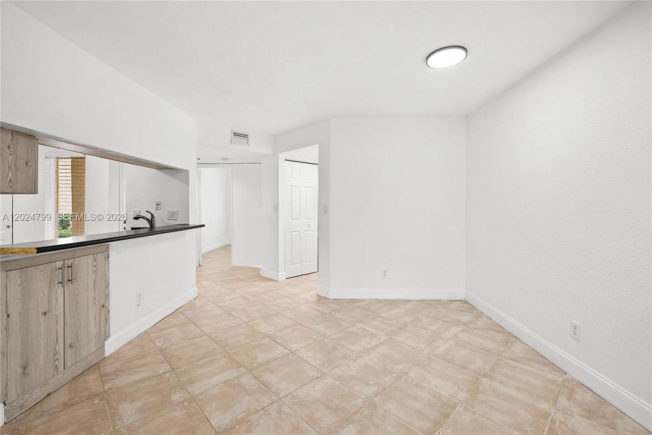 1025 Coral Club Dr, Unit 1025, Coral Springs, FL 33071 Photo