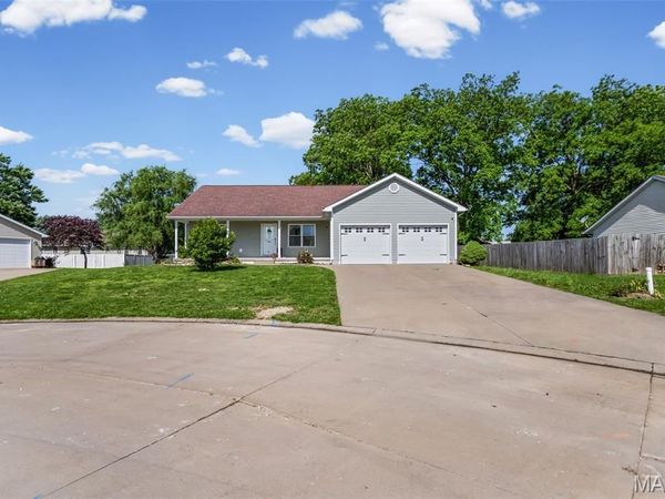 902 Lillian Court, Jerseyville, IL 62052