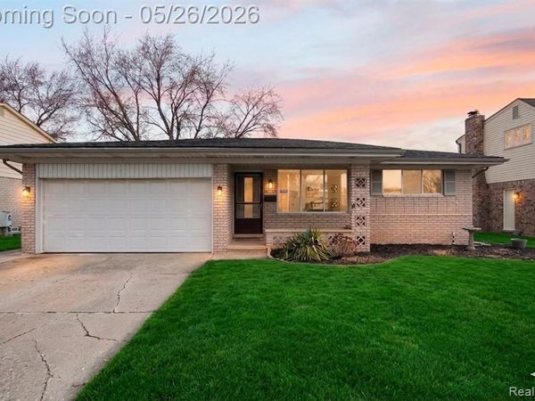 2995 Groves Drive, Sterling Heights, MI 48310