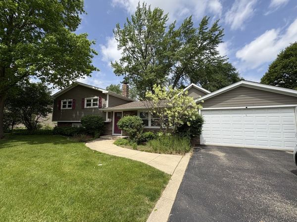 609 W Gartner Road , Naperville, IL 60540