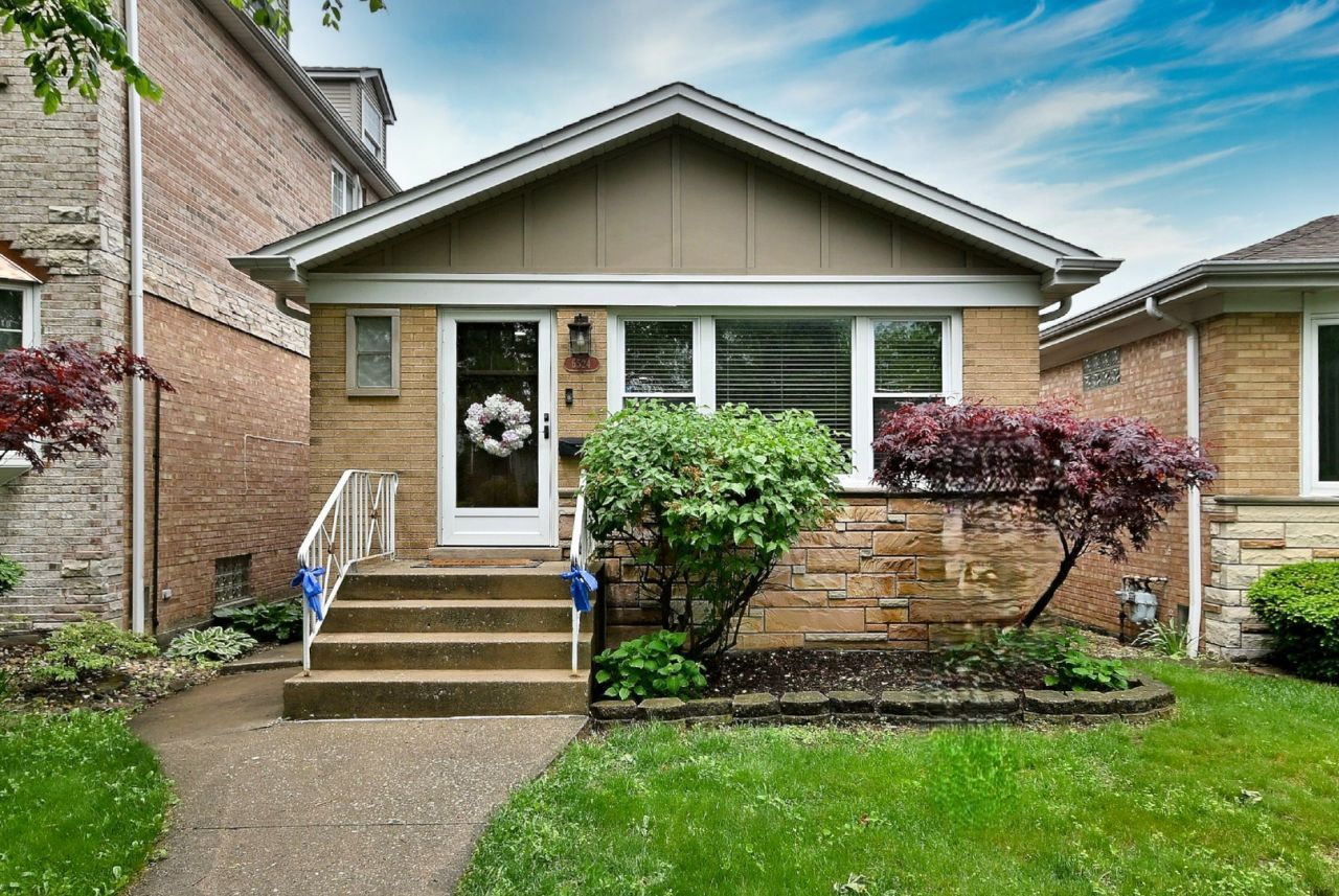 6524 N Oshkosh Avenue, Chicago, IL 60631 Main Photo