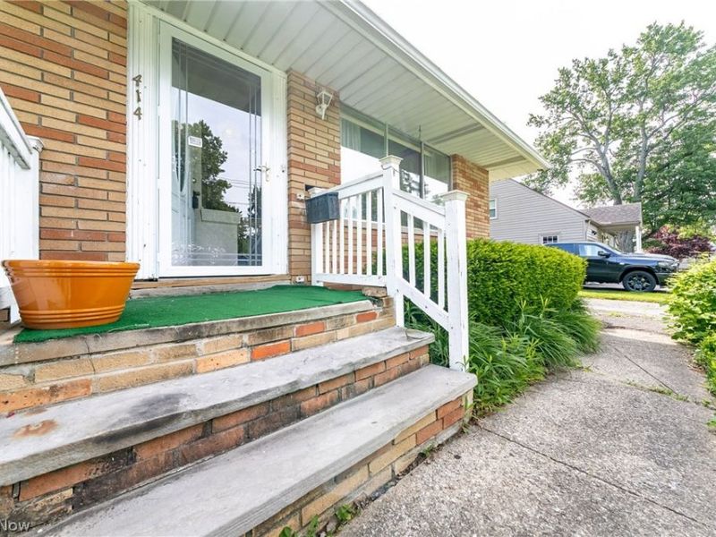 414 Berea Street, Berea, OH 44017 Photo 4