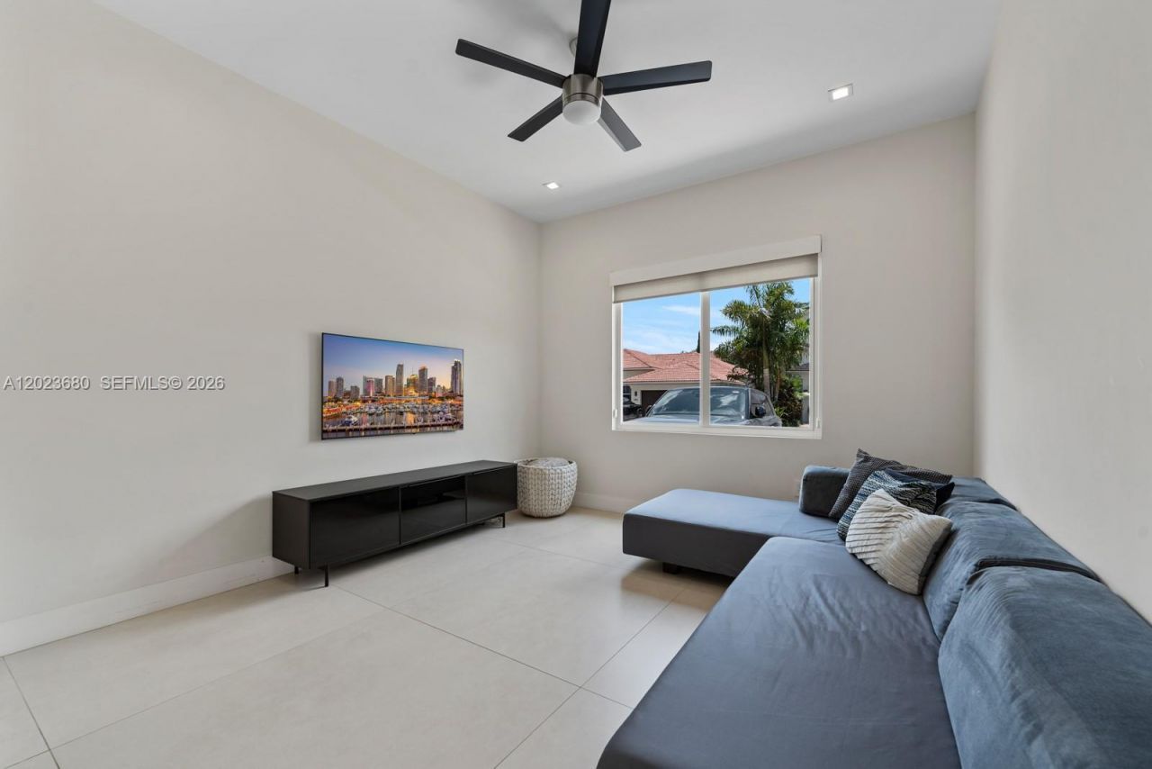 11163 NW 71st Ter, Doral, FL 33178 Photo