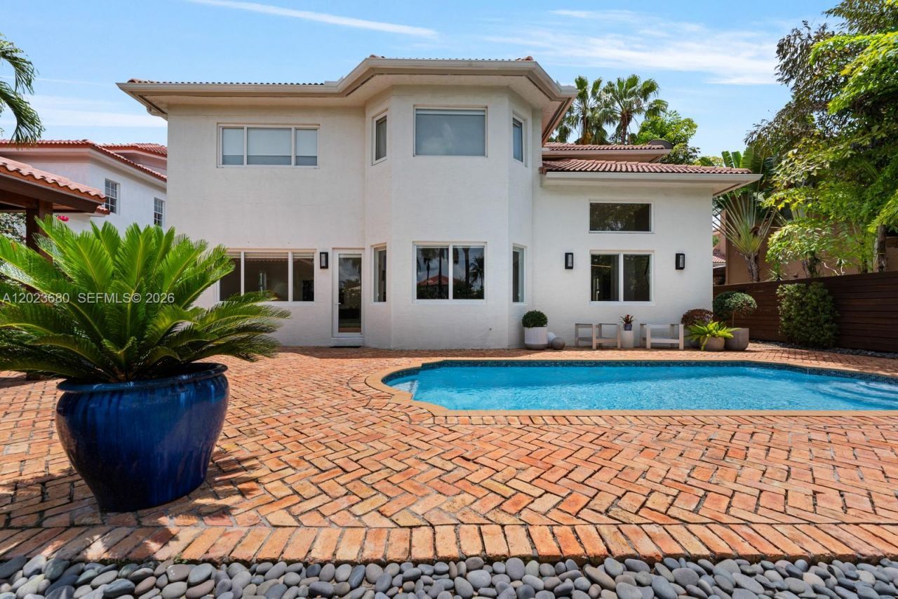 11163 NW 71st Ter, Doral, FL 33178 Photo