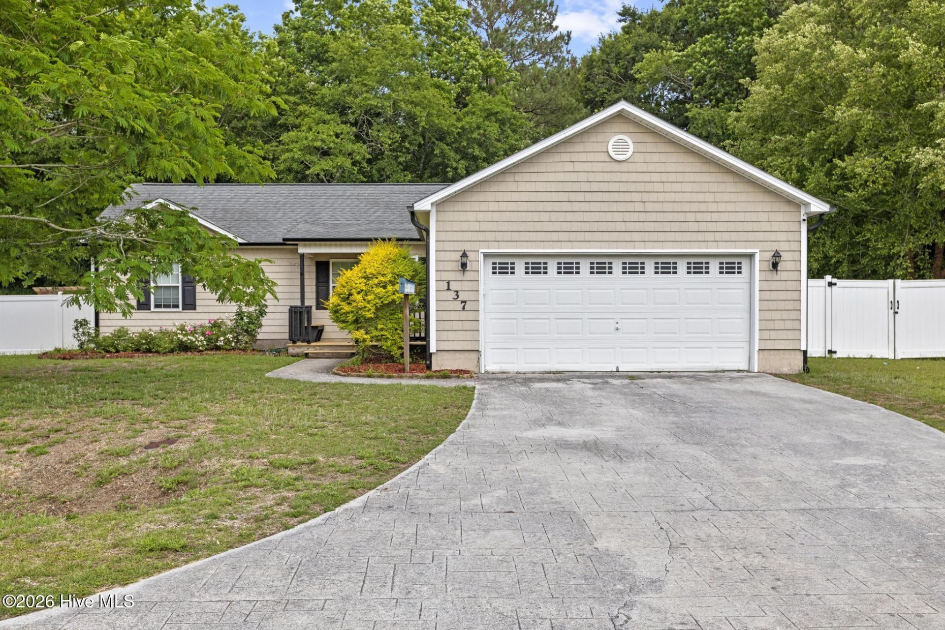 137 Briar Hollow Drive, Jacksonville, NC 28540 Main Photo