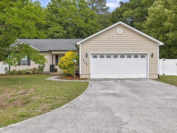 137 Briar Hollow Drive, Jacksonville, NC 28540
