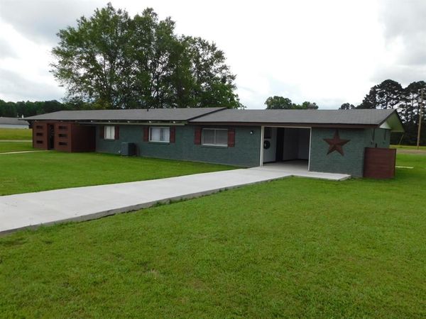 300 S Main Street, Springhill, LA 71075