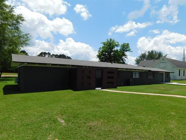 300 S Main Street, Springhill, LA 71075