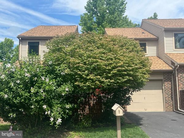28 KNOX COURT, CHESTERBROOK, PA 19087