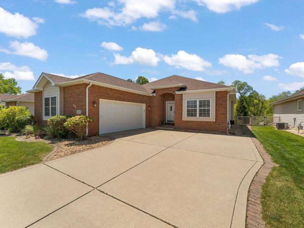 889 Clearwater Cove W , Crown Point, IN 46307