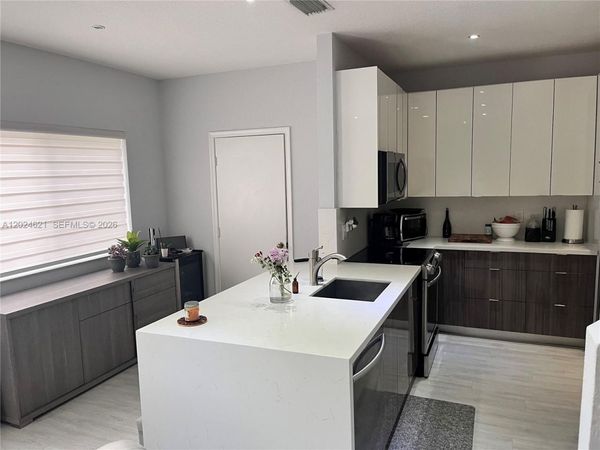 4746 Lago Vista Dr , Coconut Creek, FL 33073