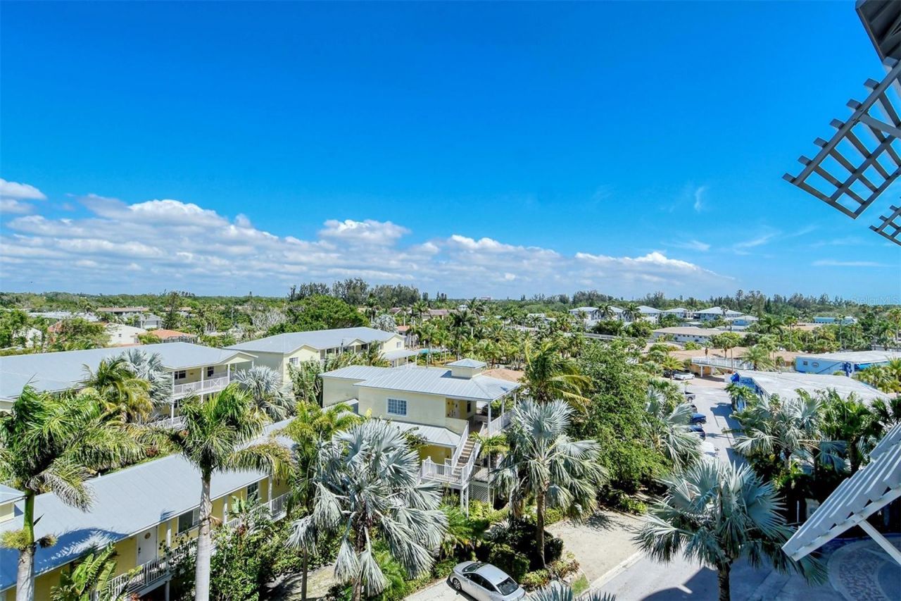915 Seaside Drive, Unit 402, Weeks, Sarasota, FL 34242 Photo