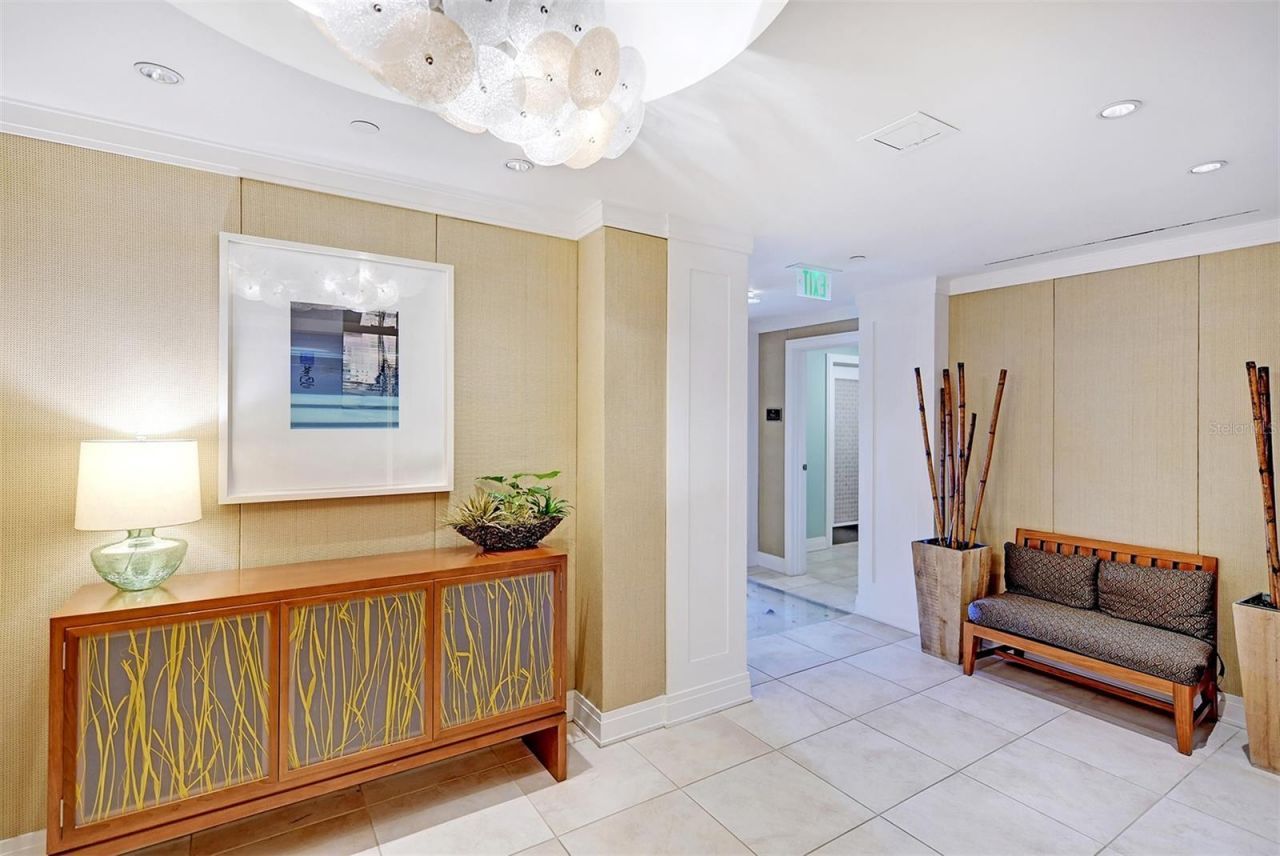 915 Seaside Drive, Unit 402, Weeks, Sarasota, FL 34242 Photo