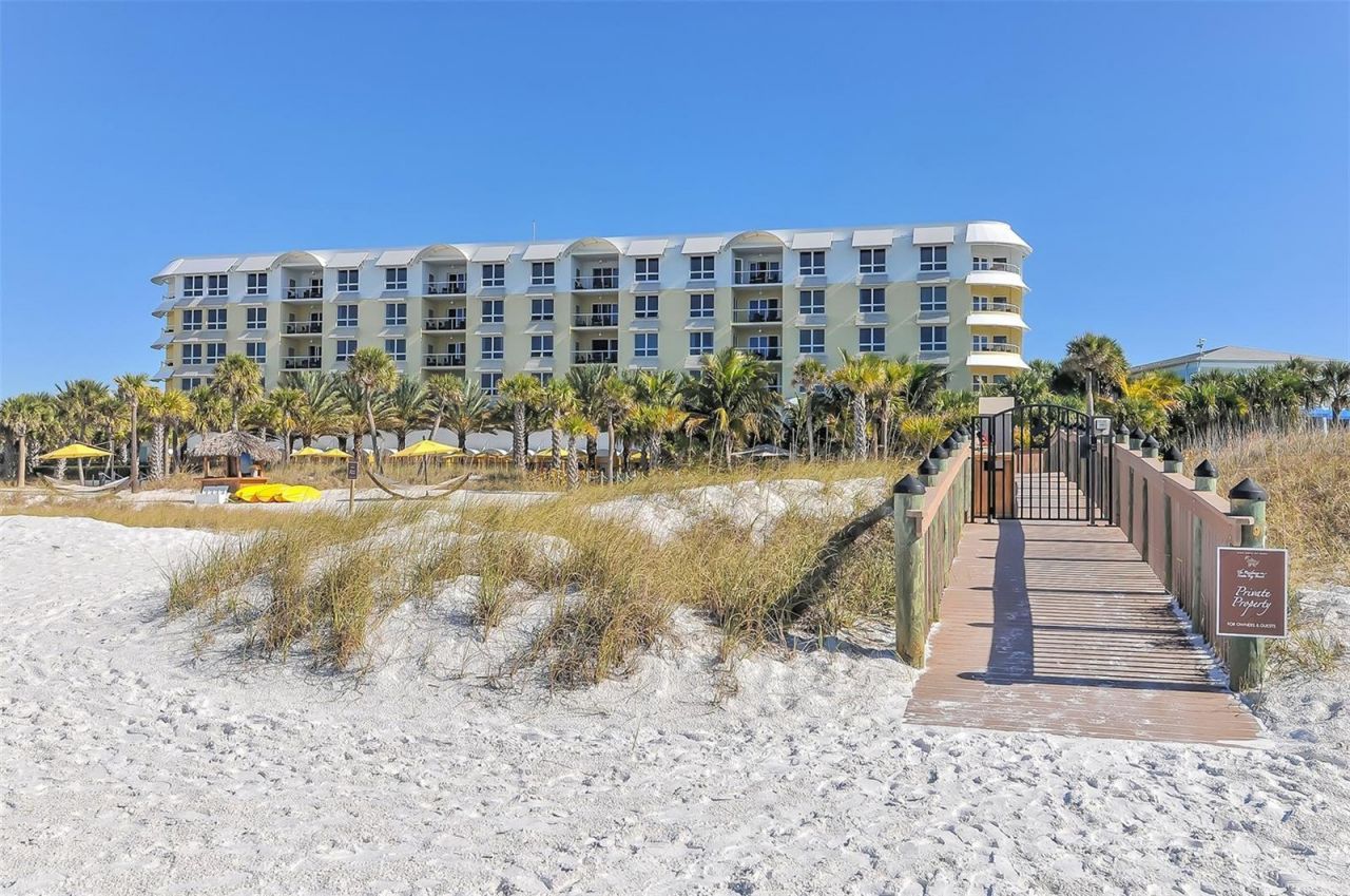 915 Seaside Drive, Unit 402, Weeks, Sarasota, FL 34242 Photo