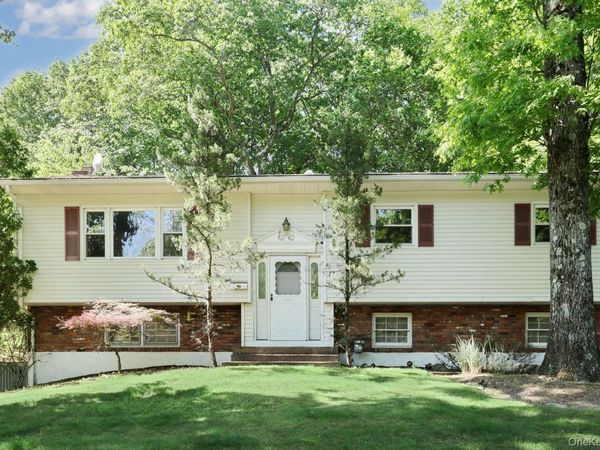 17 Twin Lakes Drive , Airmont, NY 10952
