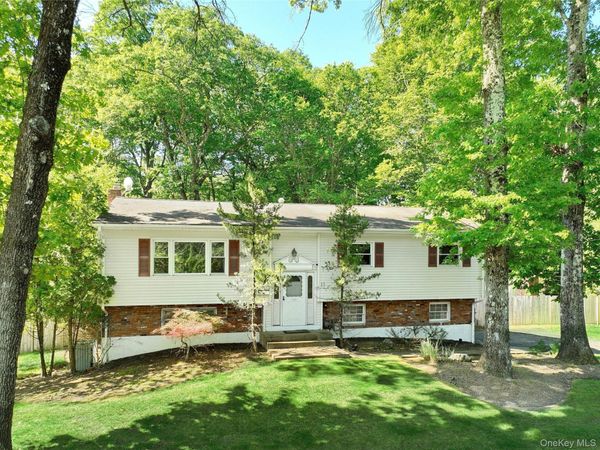 17 Twin Lakes Drive , Airmont, NY 10952