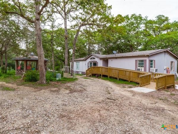 319 Green Oaks Drive , Bastrop, TX 78602
