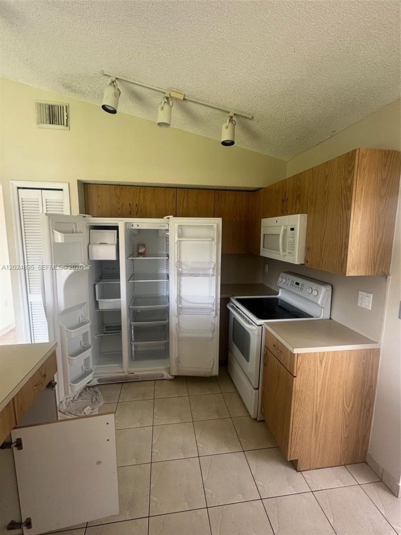 16280 SW 77th Ter, Miami, FL 33193 Photo