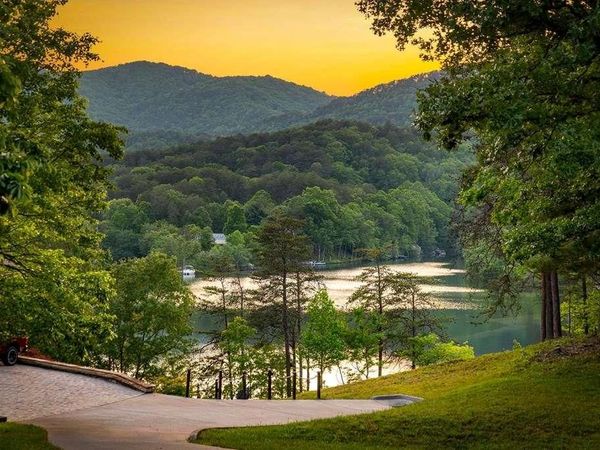 100 Lakeview Drive , Turtletown, TN 37391