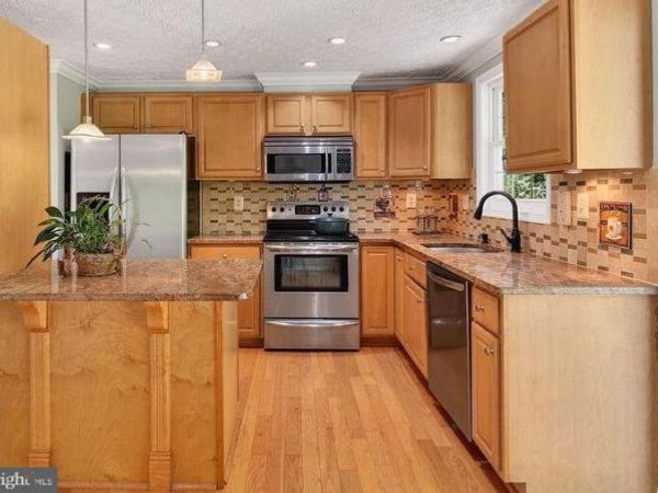 8471 GREAT LAKE LANE, SPRINGFIELD, VA 22153