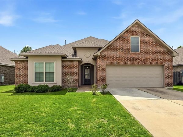 66 Pepper Creek Drive, Sulphur, LA 70663