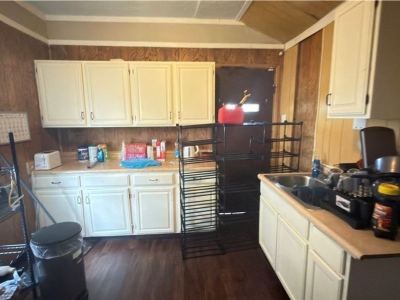 4297 E 139th Street, Cleveland, OH 44105 Photo 4