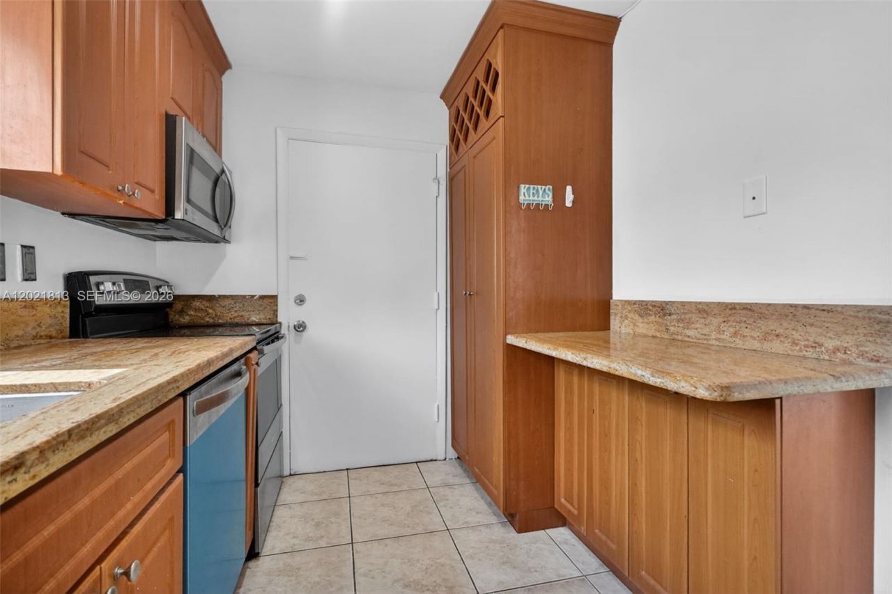 1020 94th St, Unit 301, Bay Harbor Islands, FL 33154 Photo