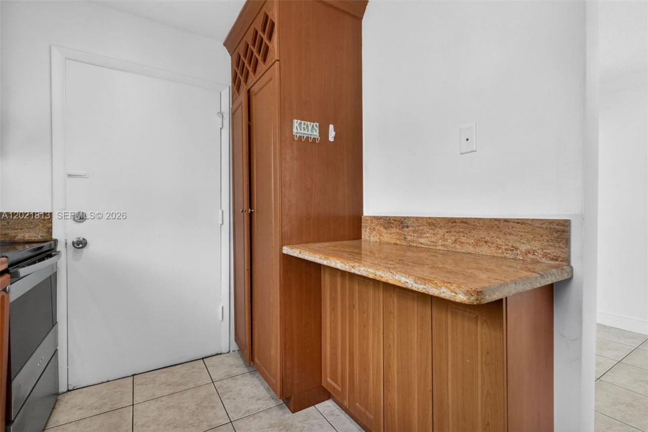 1020 94th St, Unit 301, Bay Harbor Islands, FL 33154 Photo