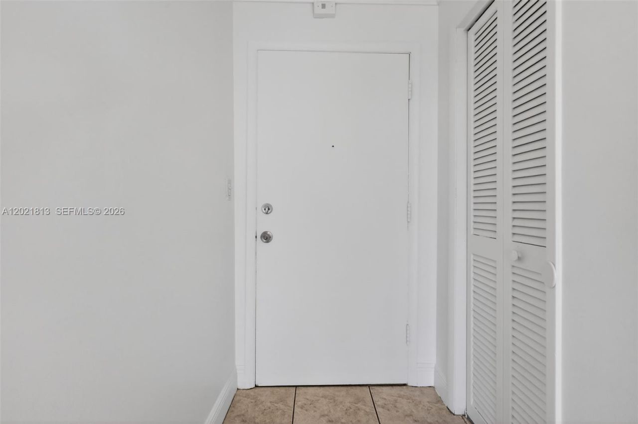 1020 94th St, Unit 301, Bay Harbor Islands, FL 33154 Photo
