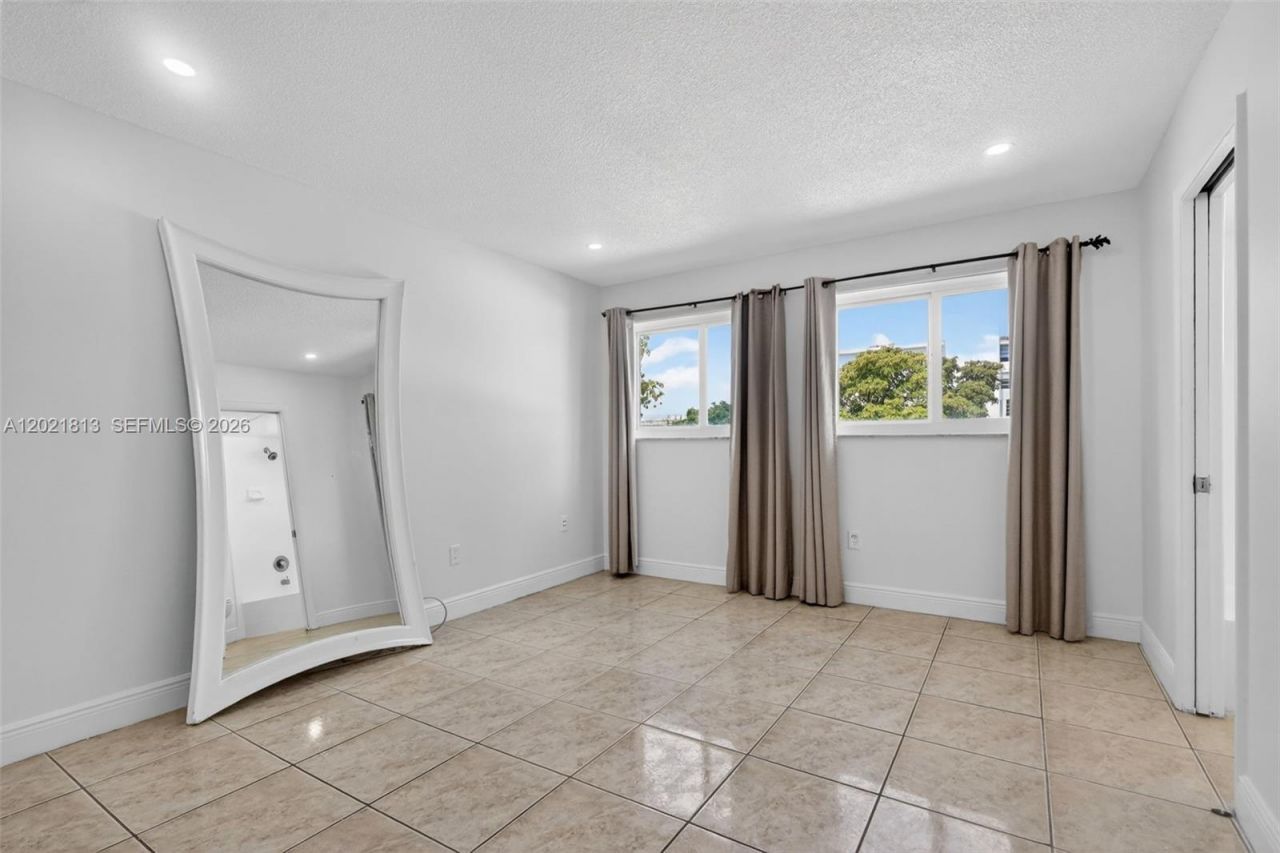 1020 94th St, Unit 301, Bay Harbor Islands, FL 33154 Photo