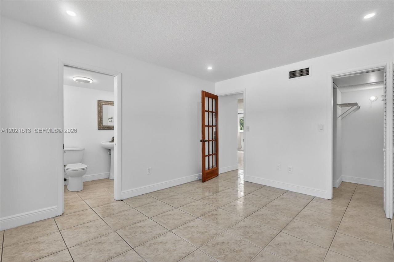 1020 94th St, Unit 301, Bay Harbor Islands, FL 33154 Photo