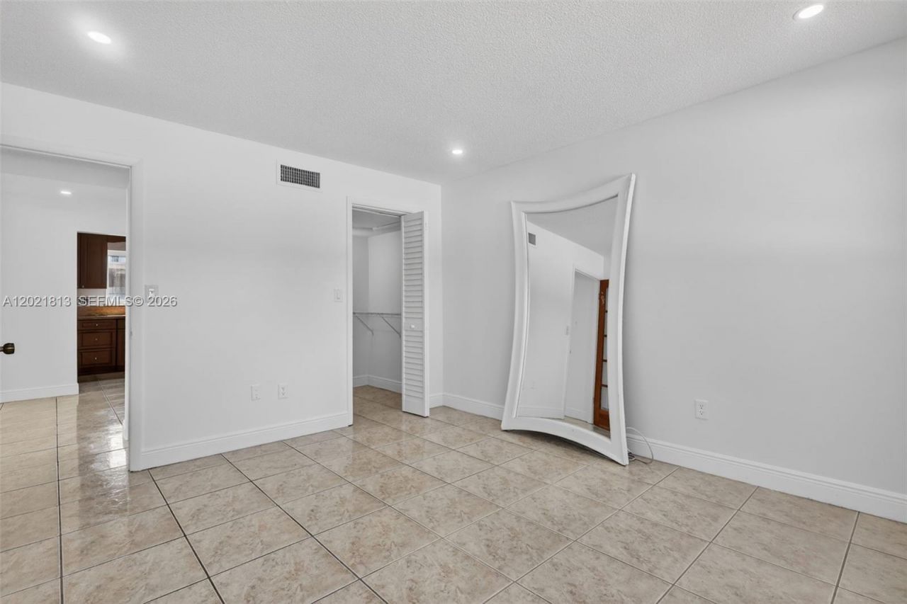 1020 94th St, Unit 301, Bay Harbor Islands, FL 33154 Photo