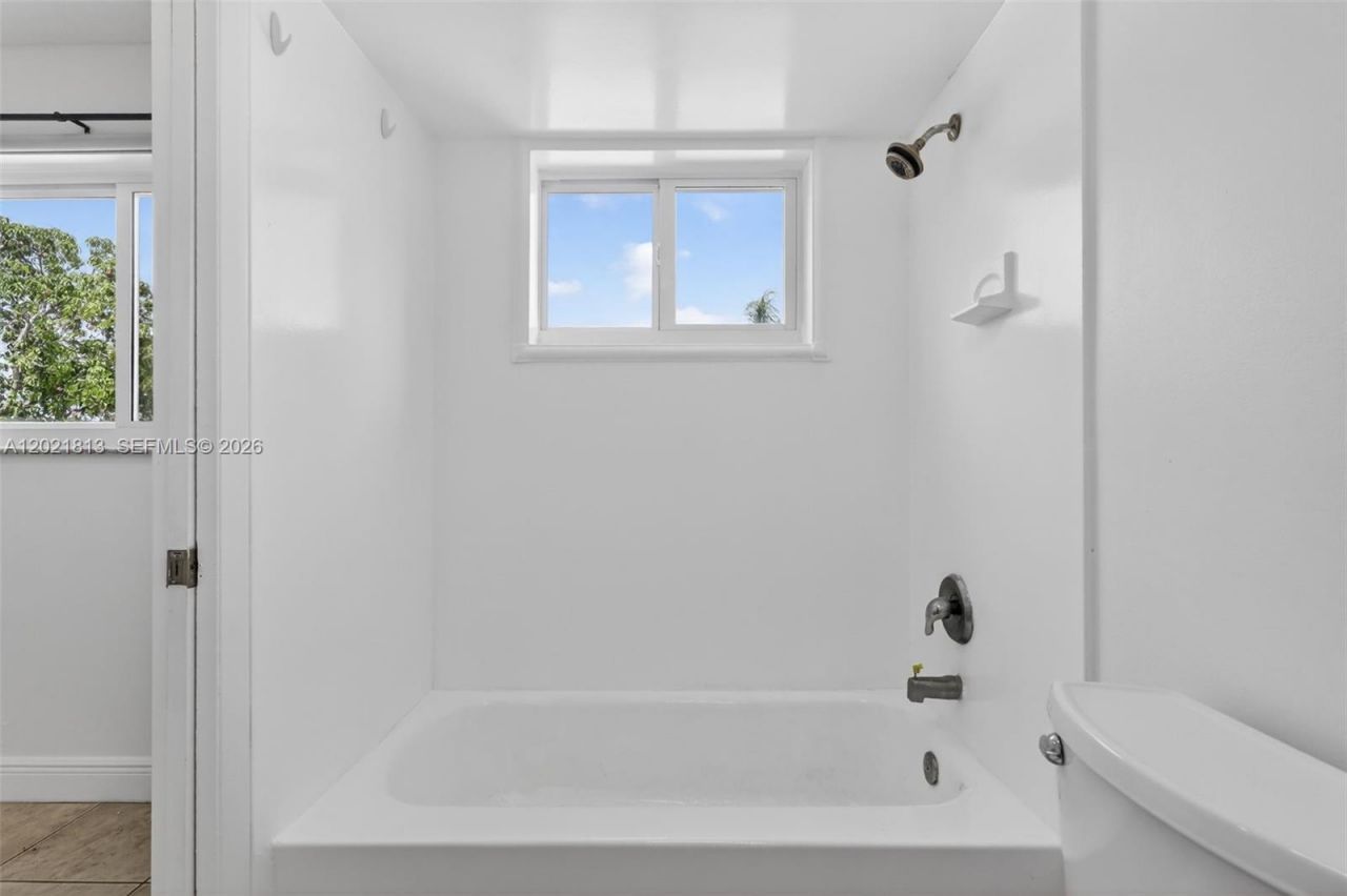 1020 94th St, Unit 301, Bay Harbor Islands, FL 33154 Photo