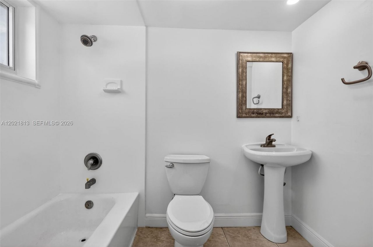 1020 94th St, Unit 301, Bay Harbor Islands, FL 33154 Photo