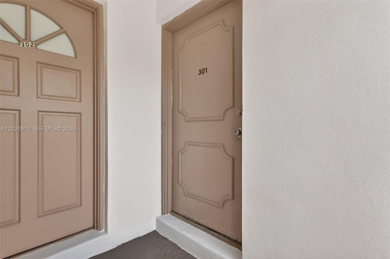 1020 94th St, Unit 301, Bay Harbor Islands, FL 33154 Photo