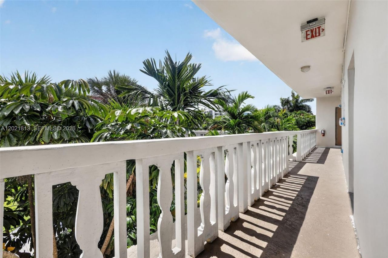 1020 94th St, Unit 301, Bay Harbor Islands, FL 33154 Photo