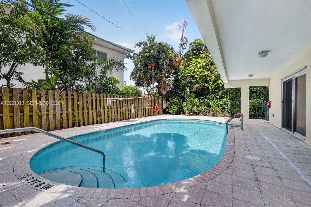 1020 94th St, Unit 301, Bay Harbor Islands, FL 33154 Photo