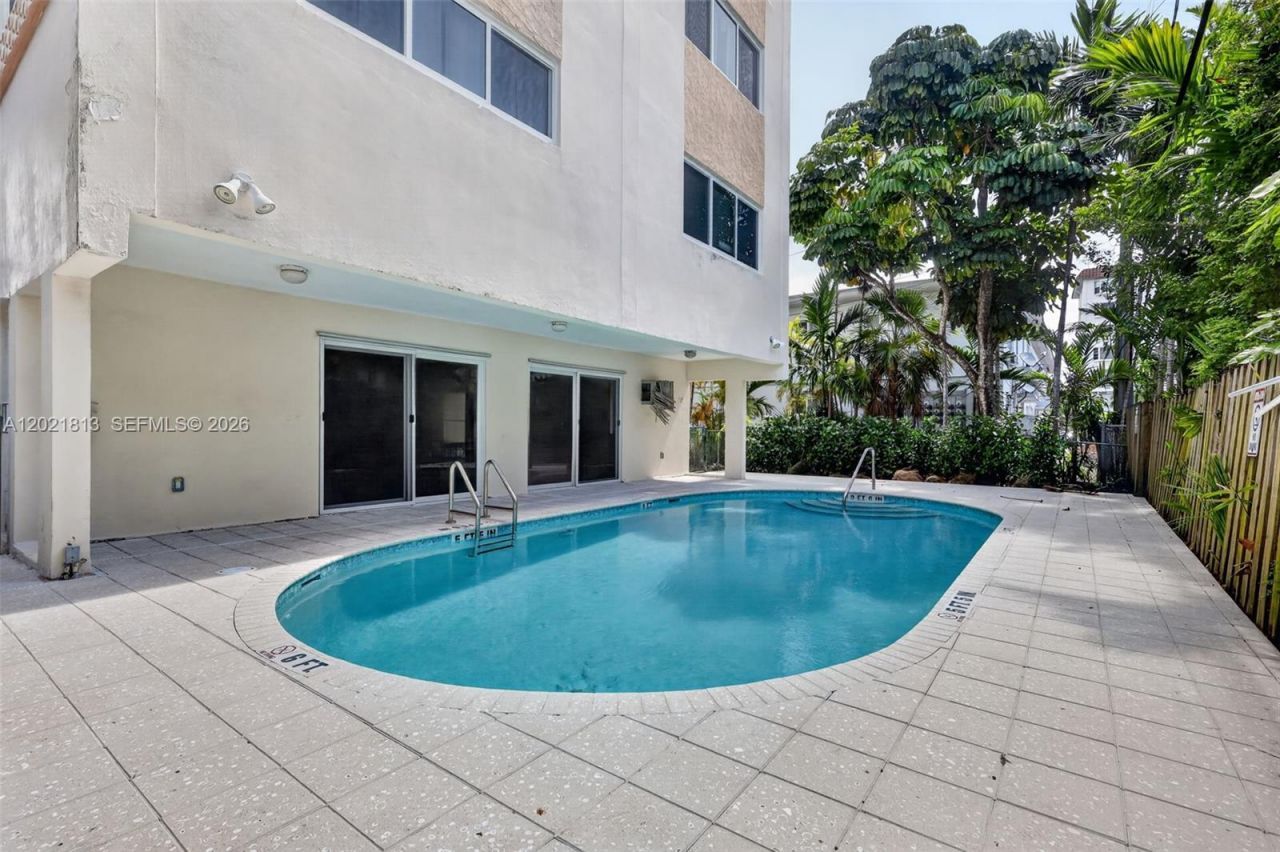 1020 94th St, Unit 301, Bay Harbor Islands, FL 33154 Photo