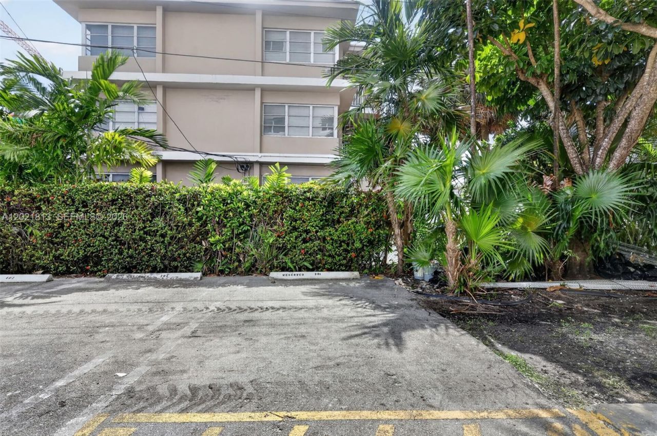 1020 94th St, Unit 301, Bay Harbor Islands, FL 33154 Photo