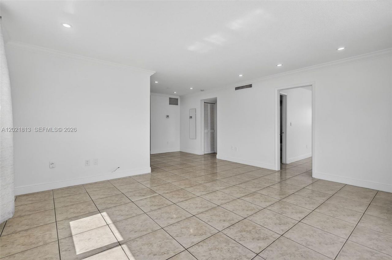 1020 94th St, Unit 301, Bay Harbor Islands, FL 33154 Photo