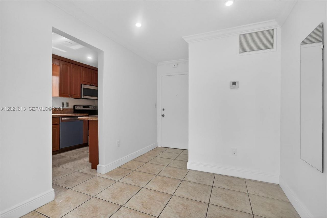 1020 94th St, Unit 301, Bay Harbor Islands, FL 33154 Photo