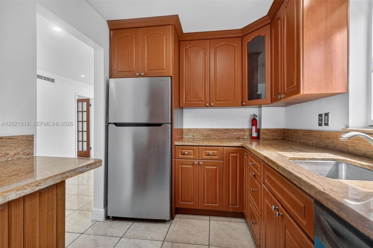1020 94th St, Unit 301, Bay Harbor Islands, FL 33154 Photo